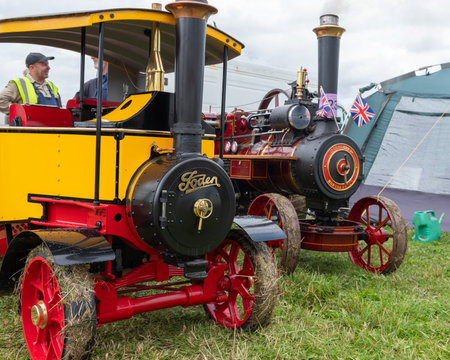 Low Ham.Somerset.United Kingdom.July 23rd 2023.A pair of miniature traction engines are on show a the Somerset steam and country showのeditorial素材