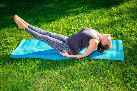Young fitness woman meditation in a city park.Yoga at sunset in the park. Girl is practicing yoga. Fitness training outdoors. Attractive fitness woman. Workout outdoors. Healthy lifestyleの写真素材