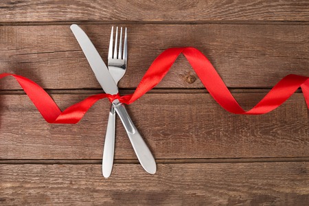 Table decoration Valentines Day,  set with a ribbon. Image of dinner on Valentines .の写真素材
