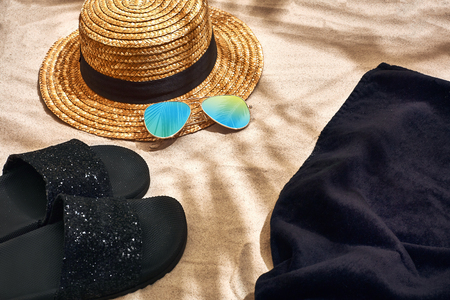 Summer background with straw hat, sunglasses, sunscreen bottle and flip flops. Top view. Still life. Copy space. flat layの写真素材