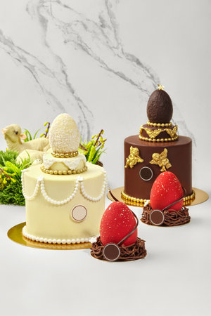 Easter cakes decorated with chocolate eggs and gold details representing traditional symbols