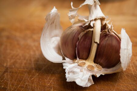 raw garlic food ingredient for cookingの写真素材