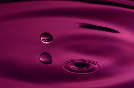 Big Water Drop Over Purple Waterの写真素材