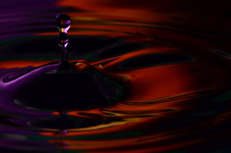 Purple And Orange Water With Dropletの写真素材