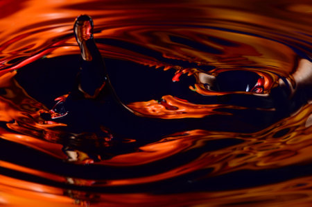 Gold Wavy Water And Dropletの写真素材