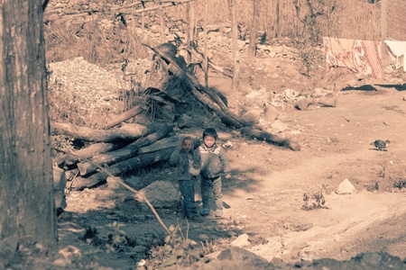Duo Yi Shu Village, Yunnan, China - December 26, 2017: Two poor children are smiling in an abandoned placeのeditorial素材