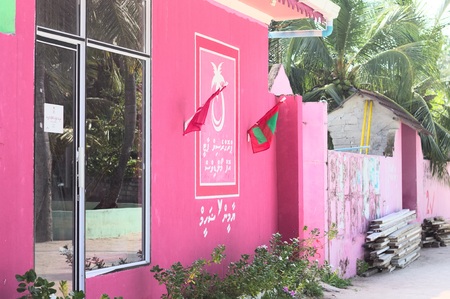 Ari Atoll, Maldives -24 december 2018: Pink buildings in Maldivesのeditorial素材