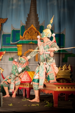 Lamphun, THAILAND - March 19  Thai Traditional Dress  actors performs Thai ancient dancing Art of Khon-Thai classical masked ballet in Thailand, March 19, 2013 in Lamphun, Thailandのeditorial素材