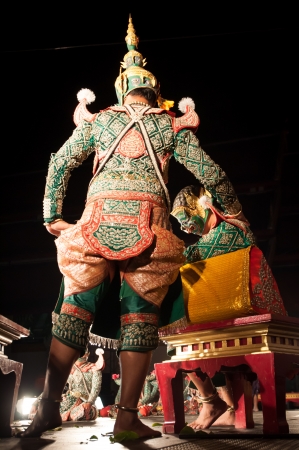 Lamphun, THAILAND - March 19  Thai Traditional Dress  actors performs Thai ancient dancing Art of Khon-Thai classical masked ballet in Thailand, March 19, 2013 in Lamphun, Thailandのeditorial素材