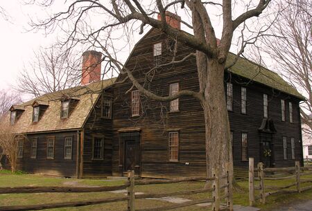 A Colonial House in winterの写真素材
