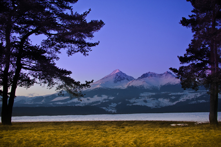 Winter evening in Tatra mountains in Slovakia
の写真素材