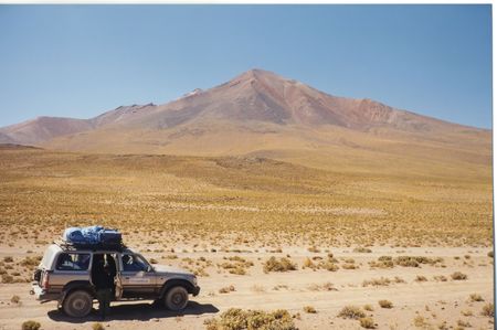Four wheels jeep stopped in the desert - Uyuni - Bolivia.の写真素材