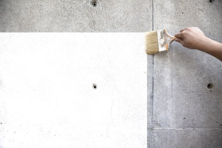 hand of worker painting the old wall in whiteの写真素材