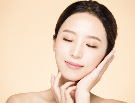 young woman with clean fresh skin
の写真素材