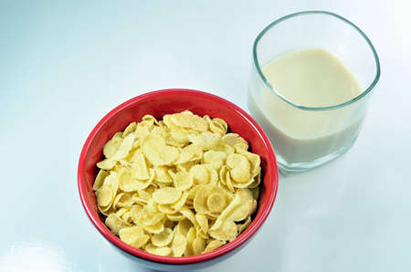 Corn flakes and milk 