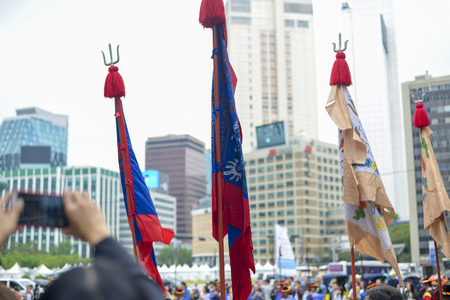 SEOUL,South Korea - MAY 24: Changing of the Royal guard ceremony at the  Deoksugung Palace. MAY 24, 2016 in Seoul, South Koreaのeditorial素材
