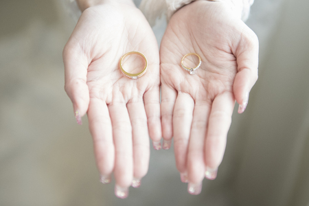 Wedding rings in hands of brideの写真素材