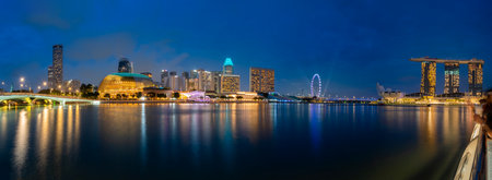 SINGAPORE - 26/12/2565 : panorama of Marina Bay Sands hotel at night in Singaporeのeditorial素材