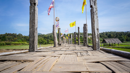Su Thong Pae bridge, Maehongsong Thailandの写真素材