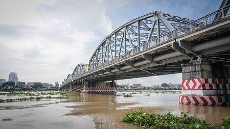 Krung Thon Bridge or Sang Hi Bridge over the Chao Phraya river in dark sky, Bangkok, Thailand.の写真素材