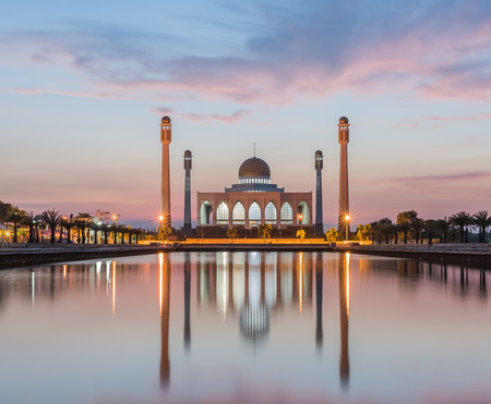White mosque in southern Thailandの写真素材