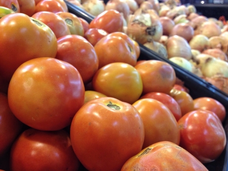 Tomatoes in a marketの素材