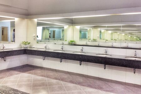 Mirror in a public bathroomの素材