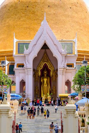 NAKHONPATHOM, THAILAND, 24 Sep 2017 , Wat Phra Pathom Chedi Sanctuary is a vital part Temple of Thailand view point from train stationのeditorial素材