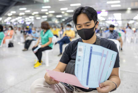 BANGKOK, THAILAND - 21 Jun 2021: Thai Health Officer Mobilize VACCINATION COVID-19 for commuters in charge of public transit services at Bang Sue Grand Station. man ready for Sinovac vaccinesのeditorial素材