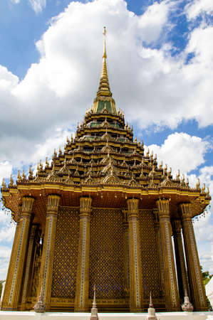 The ancient golden statue at Wat Praputthabaht, Thailand.の写真素材