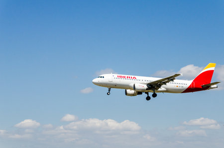 Barcelona, Spain; April 27, 2019: Airbus A320 plane of the Iberia airline, landing at the Josep Tarradellas airport in Barcelona-El Pratのeditorial素材