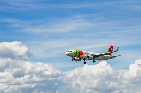 Barcelona, Spain; May 18, 2019: Airbus A320 airplane of the Tap Air Portugal company, landing at the Josep Tarradellas Airport in Barcelona-El Pratのeditorial素材