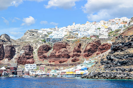 Spectacular views of Oia, over the cliffs, Santorini, Greeceの写真素材