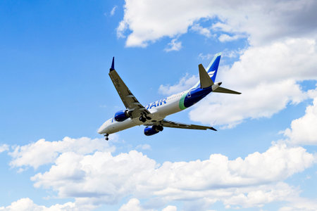 Barcelona, â€‹â€‹EspaÃ±a; 5 de abril de 2025: Icelandair Boeing 737 MAX 8 aterrizando en...