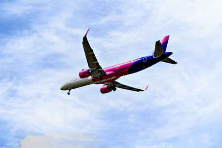 Barcelona, ââSpain; April 5, 2025: Wizz Air Airbus A321 landing at Josep Tarradellas Barcelona-El Prat Airportのeditorial素材