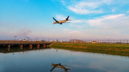 Landing plane at Suvarnabhumi Airportのeditorial素材