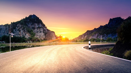 Beautiful Curve Road Beutiful Sunset Mountains Backgroundの写真素材