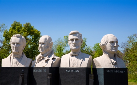 busts of four statesmen carved statues on Houston I-45のeditorial素材