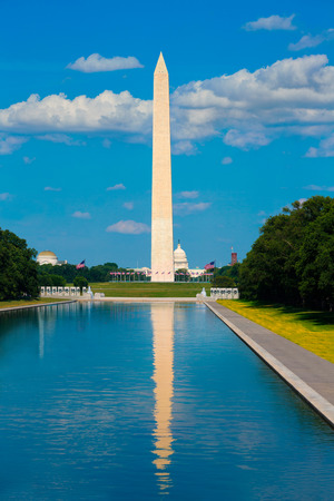 Washington Monument reflecting pool in National Mall US USAのeditorial素材