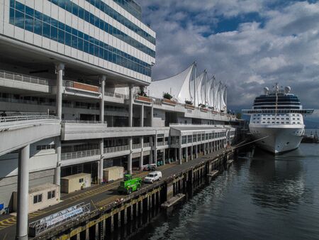 Hundreds of travelers visit the Port of Vancouver during peak cruise season.のeditorial素材