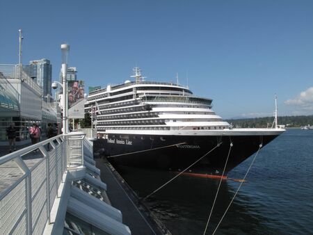 Hundreds of travelers visit the Port of Vancouver during peak cruise season.のeditorial素材