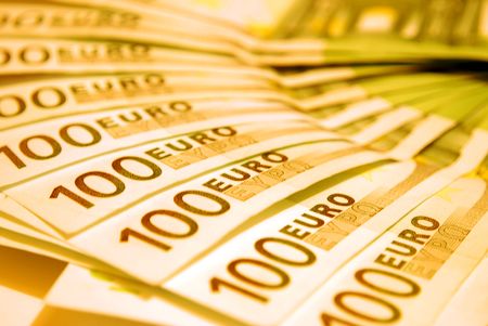 100 Euro notes on a white background.の写真素材