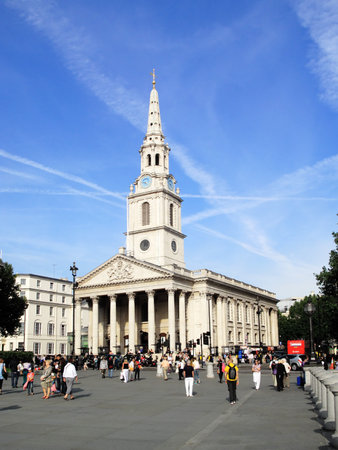 London, UK - September 1, 2010:  St Martin In The Fields in the north east corner of Trafalgar Square with tourists in the foregroundのeditorial素材