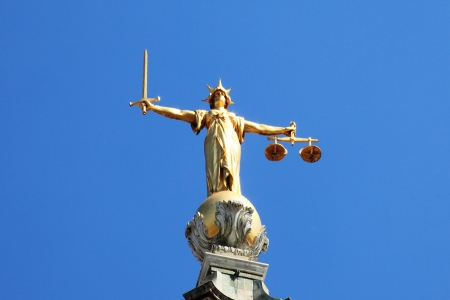 Scales of Justice of the Central Criminal Court fondly known as The Old Bailey in the city of London, England, UKの写真素材