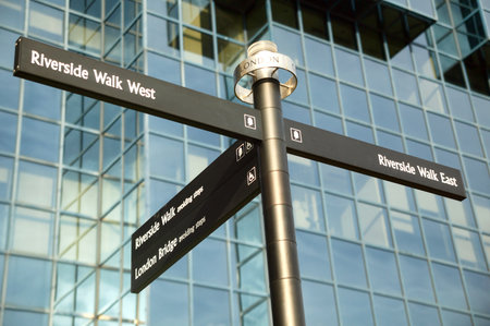 London, UK, November, 4 2007 : Street signpost giving east and west directions to the Thames Path Riverside Walkのeditorial素材