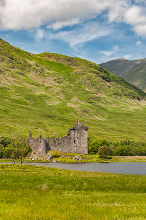 Kilchurn Castle, a ruined 15th century structure on the banks of Loch Awe, in Argyll and Bute, Scotland.の写真素材