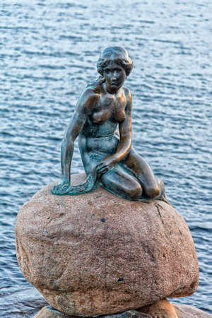 COPENHAGEN, DENMARK - DECEMBER 24, 2016: Iconic bronze mermaid sculpture, by Edvard Eriksen, of a character from H.C. Andersen's fairytale.のeditorial素材
