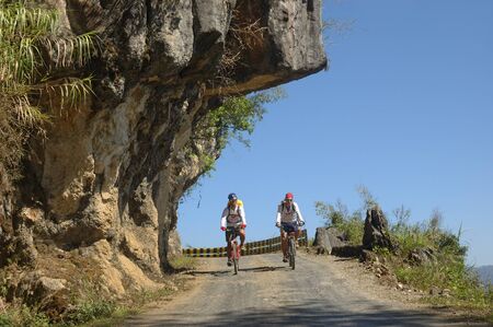 SAGADA, MT. PROVINCE, PHILS. - APRIL 2: Unidentified mountain bikers ride downhill on April 2, 2007 in Sagada, Mt.Province, Philippines during a "Bike for a Cause" expedition.のeditorial素材