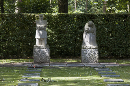 The German World War One war cemetery of Vladslo near Ploegsteert in Belgium and its statues of a grieving mother and fatherのeditorial素材