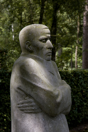 The German World War One war cemetery of Vladslo near Ploegsteert in Belgium and its statues of a grieving mother and fatherのeditorial素材